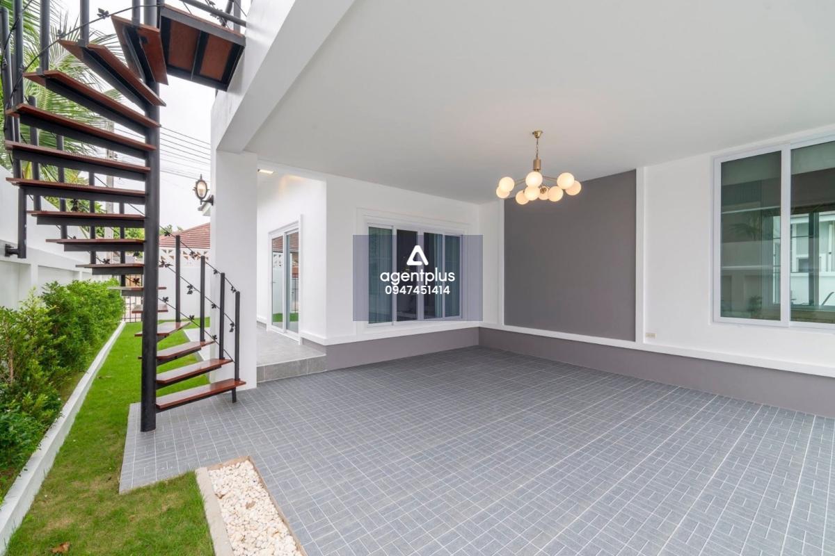 บ้านเดี่ยวพร้อมสระว่ายน้ำ ทำเลดี หน้าบ้านติดบึง 