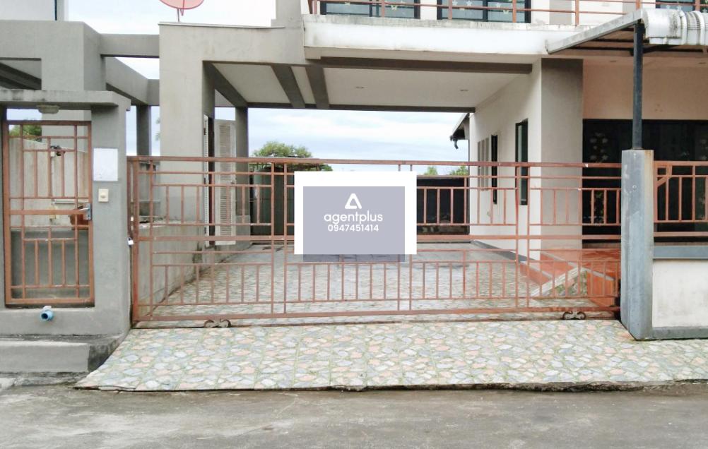 บ้านเดี่ยว 2 ชั้น เซนสิริ บ้านฉาง ทำเลดีโครงการติดถนนสุขุมวิท (ทล.3) เดินทางเข้า-ออกสะดวก และตั้งอยู่ใกล้สถานที่สำคัญ