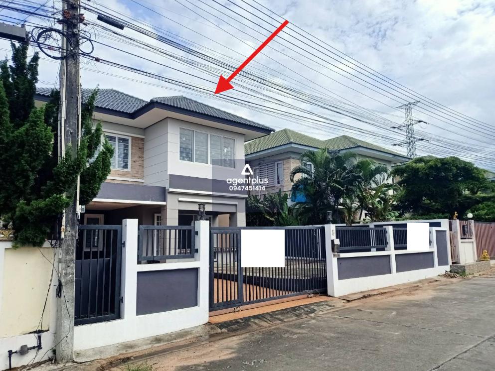 บ้านเดี่ยว 2 ชั้น เพลินใจ 4 เมืองระยอง ปรับปรุงใหม่ ทำเลดีใกลถนนเลี่ยงเมืองระยอง และตั้งอยู่ในแหล่งชุมชน ตรงข้ามสถานีขนส่งผู้โดยสารจังหวัดระยอง แห่งที่ 2 ใกล้สถานที่ราชการ ร้านอาหาร ร้านสะดวกซื้อ บริเวณรอบบ้านมีพื้นที่กว้างขวาง