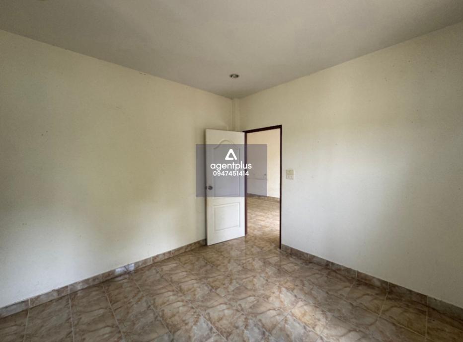 บ้านแฝดชั้นเดียว โครงการทวีสุขวิลเลจ 5 บางละมุง ห่างจากถนนสุขุมวิท แยกเข้าซอยบางละมุง 25 และแยกเข้าถนนสังกะเปรียว-หนองแขวะ ประมาณ 1 กม. ทำเลดี