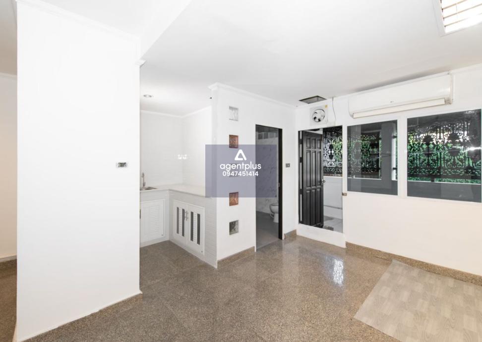 ขาย Home Office ย่านสิรินธร 5 ชั้นครึ่ง แบบเล่นระดับ สภาพสวยมาก พื้นเป็นหินแกรนิตทั้งหลัง เดินทางสะดวก