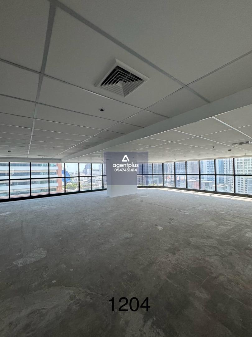 BANGKOK BUSINESS CENTER  **ออฟฟิศดี ทำเลเด็ด ใจกลางเอกมัย 🏢✨**  ตึก BBC – Bangkok Business Center