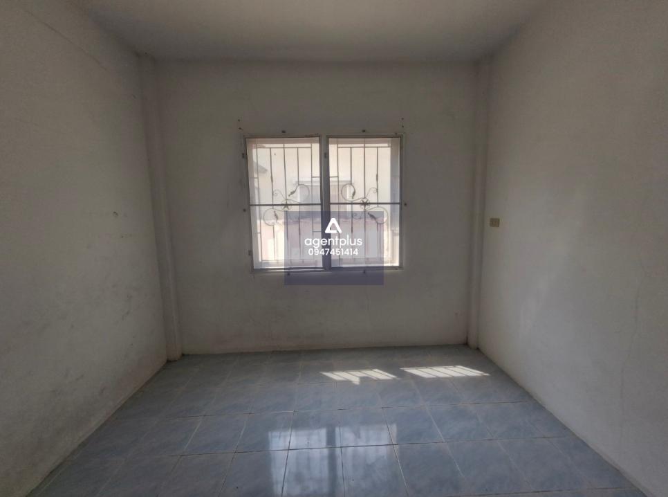 บ้านแฝด โครงการบ้านปาล์มวิลล่า 2 บ้านแฝดชั้นเดียว ทำเลดี ติดถนน เดินทางเข้า-ออกสะดวก อยู่ใกล้แหล่งชุมชน