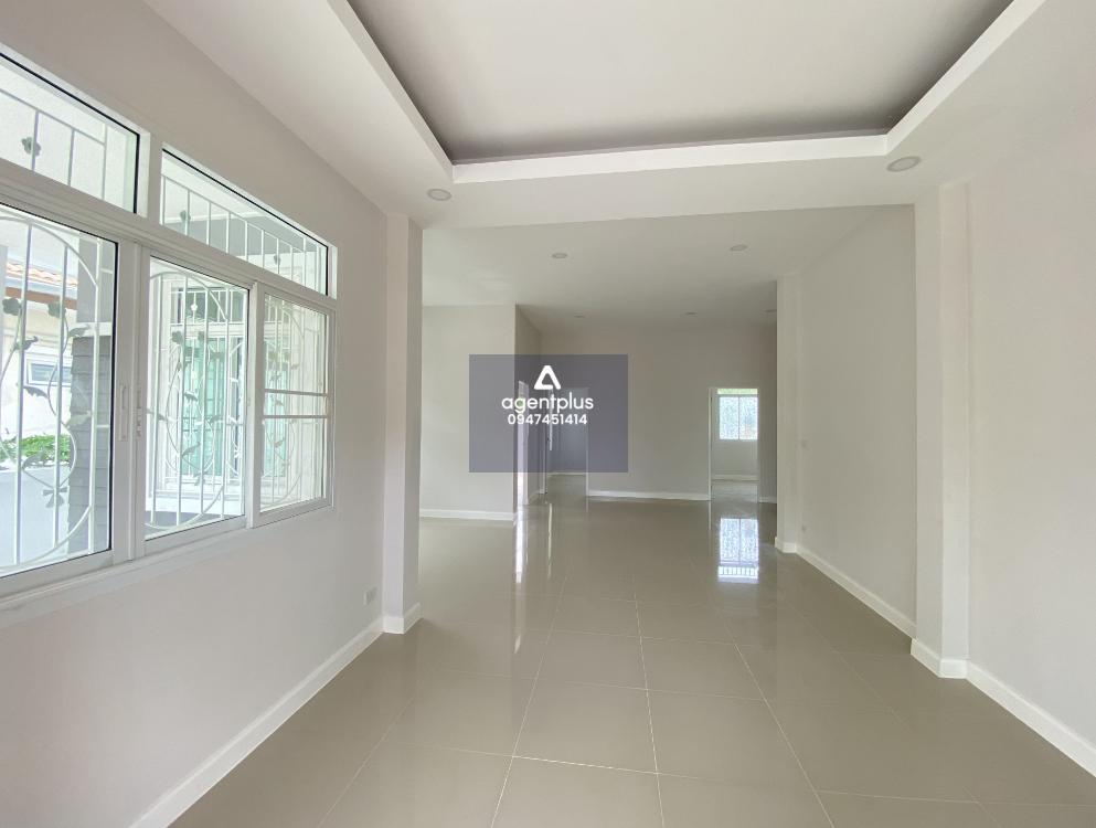 บ้านเดี่ยวชั้นเดียวภายในกว้างขวางปรับปรุงใหม่ โครงการพริมา ทำเลดี เดินทางเข้า-ออกสะดวก ห่างจากถนนสุขุมวิท(ทล.3) ประมาณ 2 กม. โครงการใกล้กับทางรถไฟ อยู่ในแหล่งชุมชน