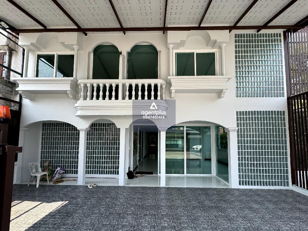 ให้เช่า Home Office / บ้านสำนักงาน พร้อมเข้าใช้งาน  บ้านรีโนเวทใหม่ ทำเลนวมินทร์ ใกล้ถนนใหญ่เพียง 70 เมตร
