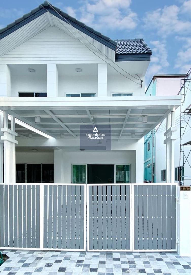 ขายทาวเฮ้าส์ 2 ชั้น  ราคาเริ่มต้นเพียง 2,690,000 บาท บ้านทำเลดีอยู่ในโครงการหมู่บ้าน สภาพแวดล้อมดี สังคมดี สะอาด มี รปภ.24 ชั่วโมง  