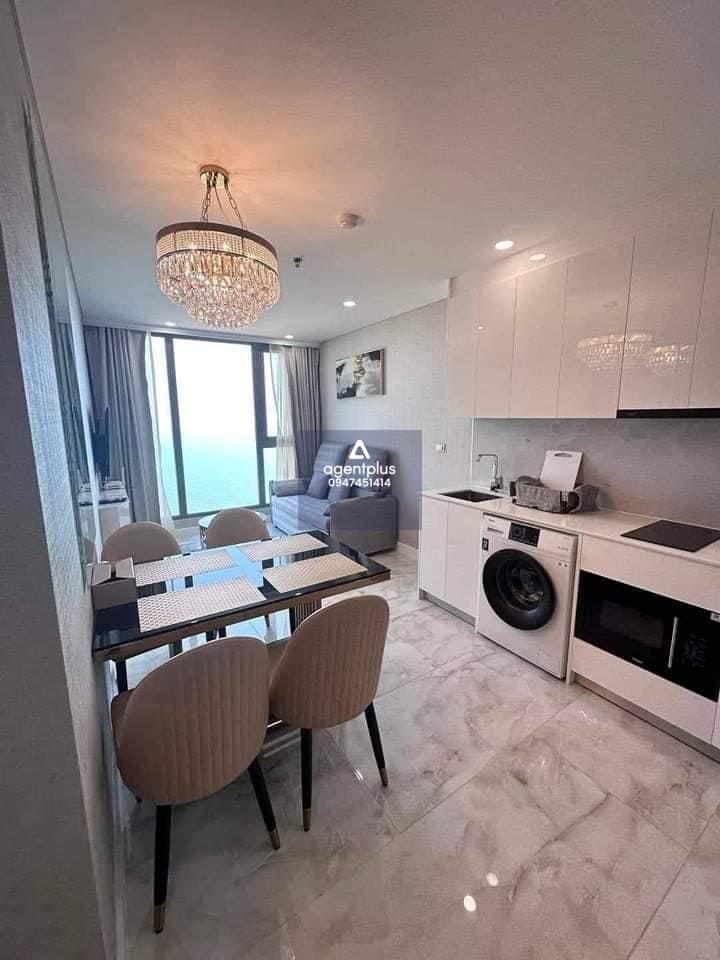 ขายคอนโด Copacabana beach front Jomtian Pattaya 