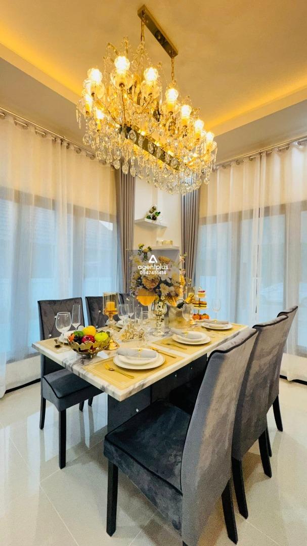 ขายบ้านพร้อมสระว่ายน้ำ ของแต่งบ้านครบพร้อมอยู่ หมู่บ้านพัทยา วิลเลจ ติดถนนเส้น 36 โรงเรียนนานาชาติรีเจนส์