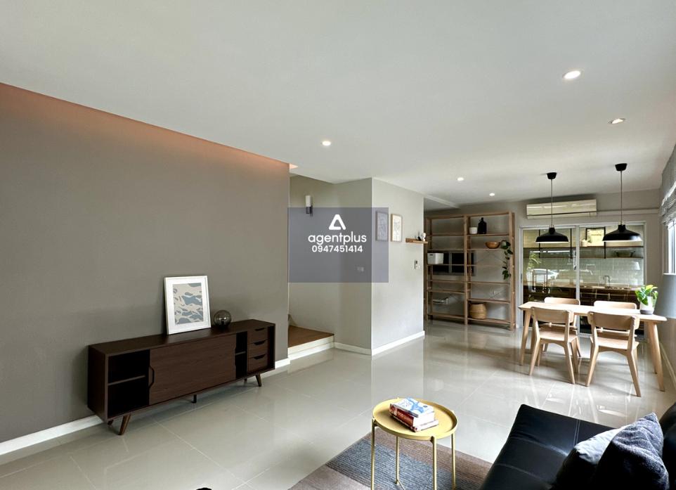 ลดราคา ทาวโฮม3 ชั้น 36.10 ตรว. หลังมุมมีสวนด้านข้าง หน้าบ้านลึกพิเศษ 2 จอด ต่อเติมครัวบิ้วอินท์