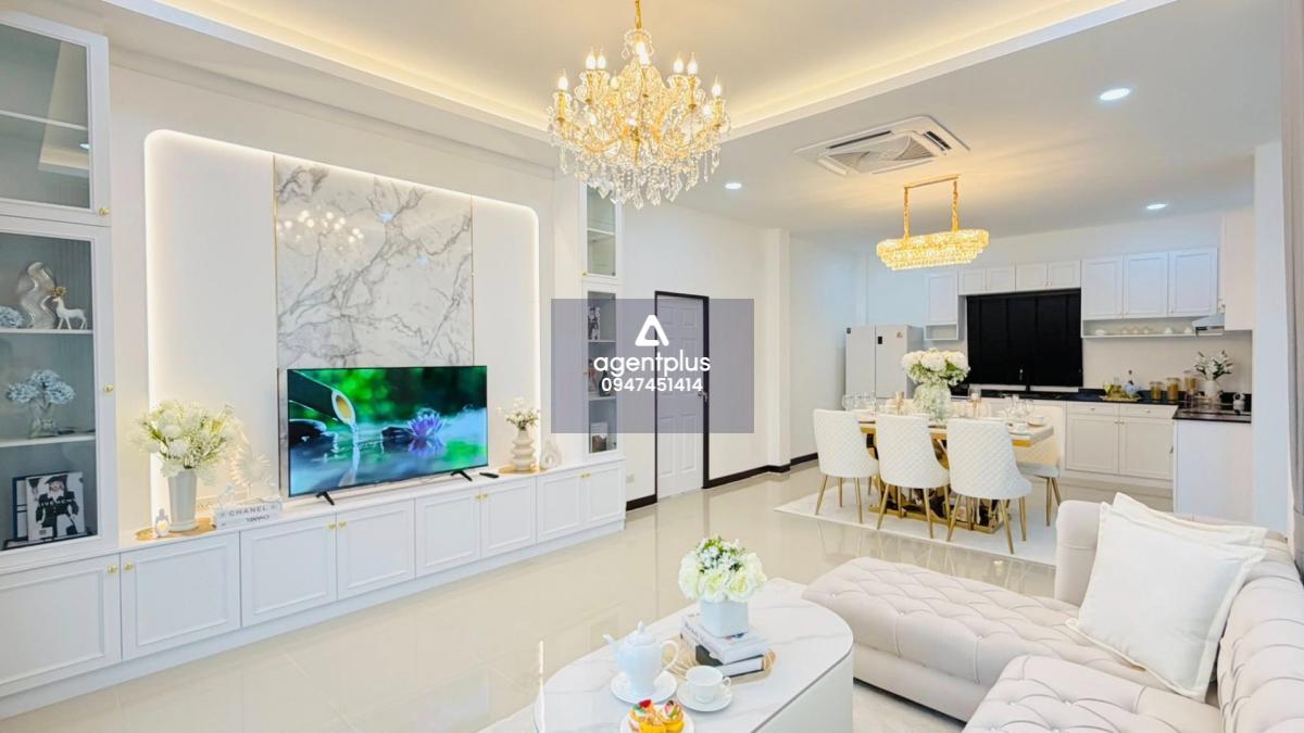 ขายบ้านพูลวิลล่าเดี่ยวซอยเนินสยาม หมู่บ้าน ตาตะวัน เฟอร์ครบหิ้วกระเป๋าเข้าอยู่ได้เลย