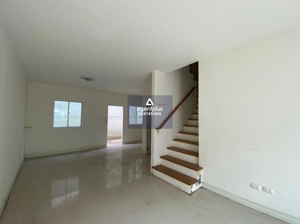 ทาวน์เฮ้าส์ 2 ชั้น โครงการแลนซีโอ คริป ระยอง-แยกเนินสำลี ทำเลดีโครงการใกล้ถนนสุขุมวิท เพียง 300 เมตร เดินทางเข้า-ออกสะดวก