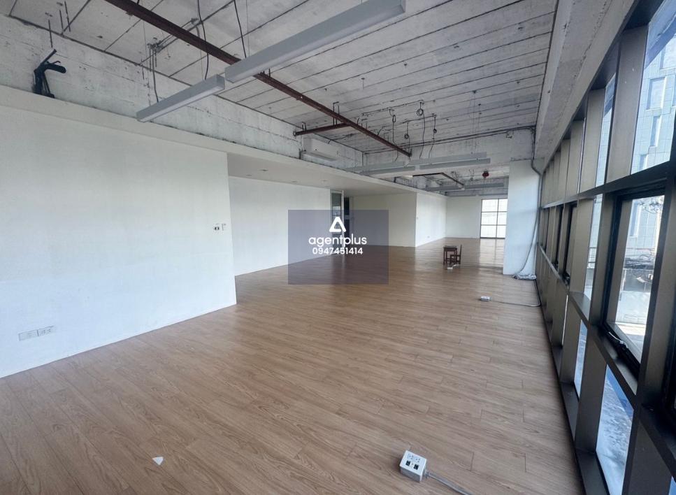 ให้เช่าออฟฟิศ/พื้นที่ธุรกิจ – ทำเลทอง ติดถนนใหญ่ ถนนสุขุมวิท 55 (ทองหล่อ) เดินทางสะดวก ห่างจาก BTS ทองหล่อเพียง 700 เมตร