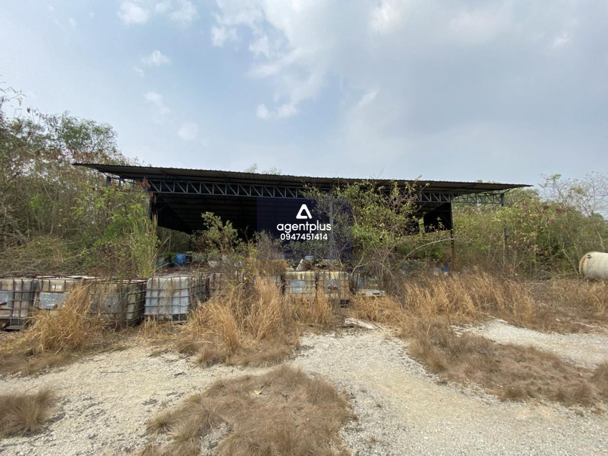 โรงงาน พร้อมที่ดินเปล่าจำนวณ 2 แปลง มีสิ่งปลูกสร้าง จำนวณ 3 รายการ ทำเลดีใกล้ถนนใหญ่ เดินทางเข้า-ออกสะดวก
