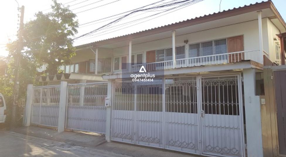 ให้เช่า โฮมออฟฟิต 2 ชั้น ใกล้ BTS/MRT จตุจักรมาก รีโนเวทใหม่, หมู่บ้านเดินทางสะดวก, มีที่จอดรถ