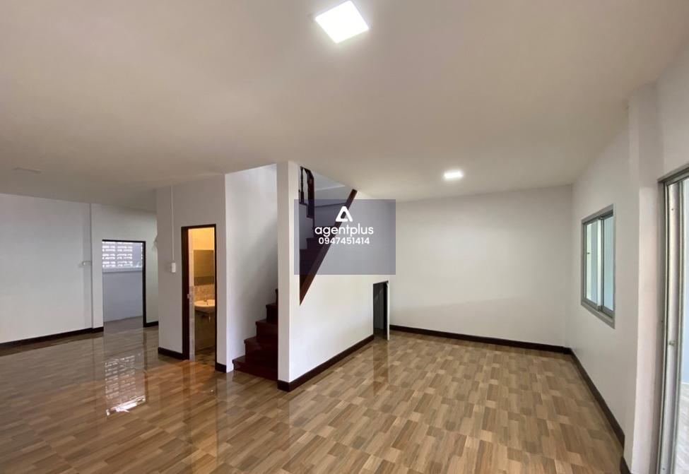 ทาวน์เฮ้าส์ 2 ชั้น ทำเลดีในแหล่งชุมชน สาธารณูปโภคพื้นฐานครบ การเดินทางสะดวก โครงการเพลินใจ ห่างจากถนนสุขุมวิท (ทล.3) ประมาณ 700 ม.