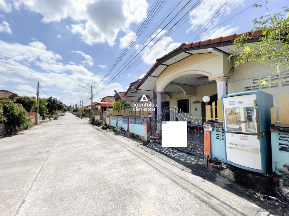 บ้านเดี่ยว ภูวรินทร์ ศรีราชา ทำเลดีใกล้ถนนฉะเชิงเทรา-สัตหีบ (ทล.331) แยกเข้าถนนสายอ่าวอุดม-ปากร่วมประมาณ 6.2 กม และตั้งอยู่ใกล้สิ่งอำนวยความสะดวก