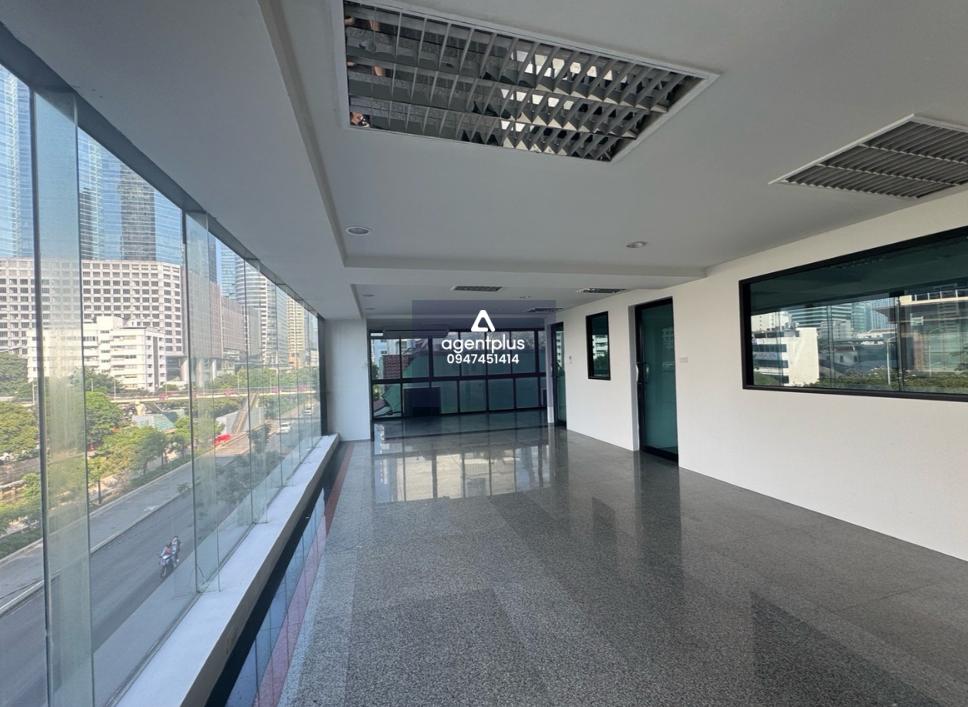 เช่าพื้นที่สำนักงานส่วนตัวมีกั้นห้องประชุม ติดถนนใหญ่ สาทร-นราธิวาสฯ ใกล้ BTS ศูนย์กลางธุรกิจ 100 ตรม