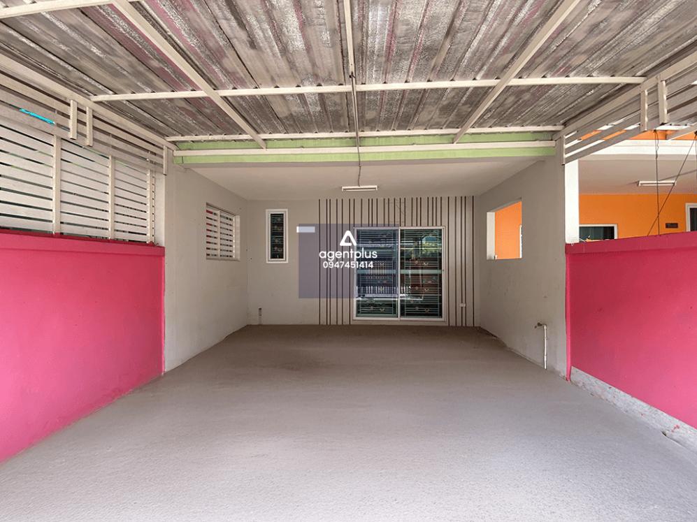 ทาวน์เฮ้าส์ 2 ชั้น ทำเลดีในแหล่งชุมชนมากมาย สาธารณูปโภคพื้นฐานครบ การเดินทางสะดวก โครงการเดอะมิกซ์ สะพาน4 - มาบยางพร ซอยมาบยางพร20 ถนนปลวกแดง-ห้วยปราบ (รย.3013)