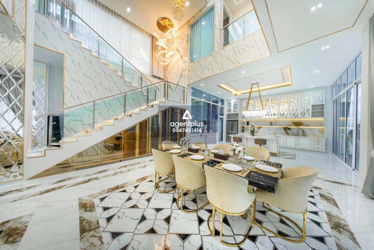 บ้านพูลวิลล่าหรูติดทะเล นาจอมเทียน