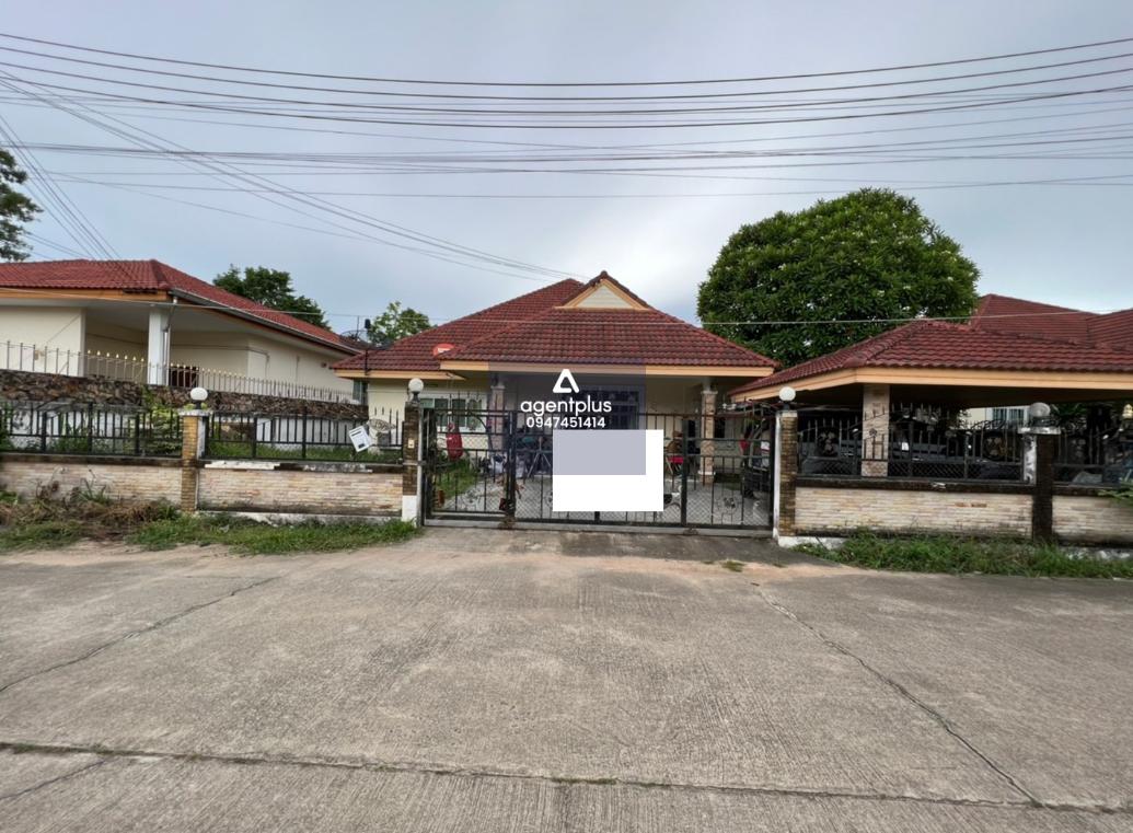 บ้านเดี่ยวชั้นเดียว ภายในกว้างขวาง หมู่บ้านพรทิพย์ ตั้งอยู่ห่างจากถนนสุขุมวิท 5.6 กม. เดินทางเข้า-ออกสะดวก