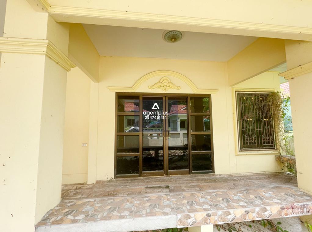 บ้านเดี่ยวชั้นเดียว โครงการบ้านนวพร ระยอง ทำเลดี สามารถเข้า-ออก ได้หลายเส้นทาง ถนนทางหลวงชนบท รย. 4034 และถนนทางหลวงแผ่นดินหมายเลข 3375 เดินทางสะดวก