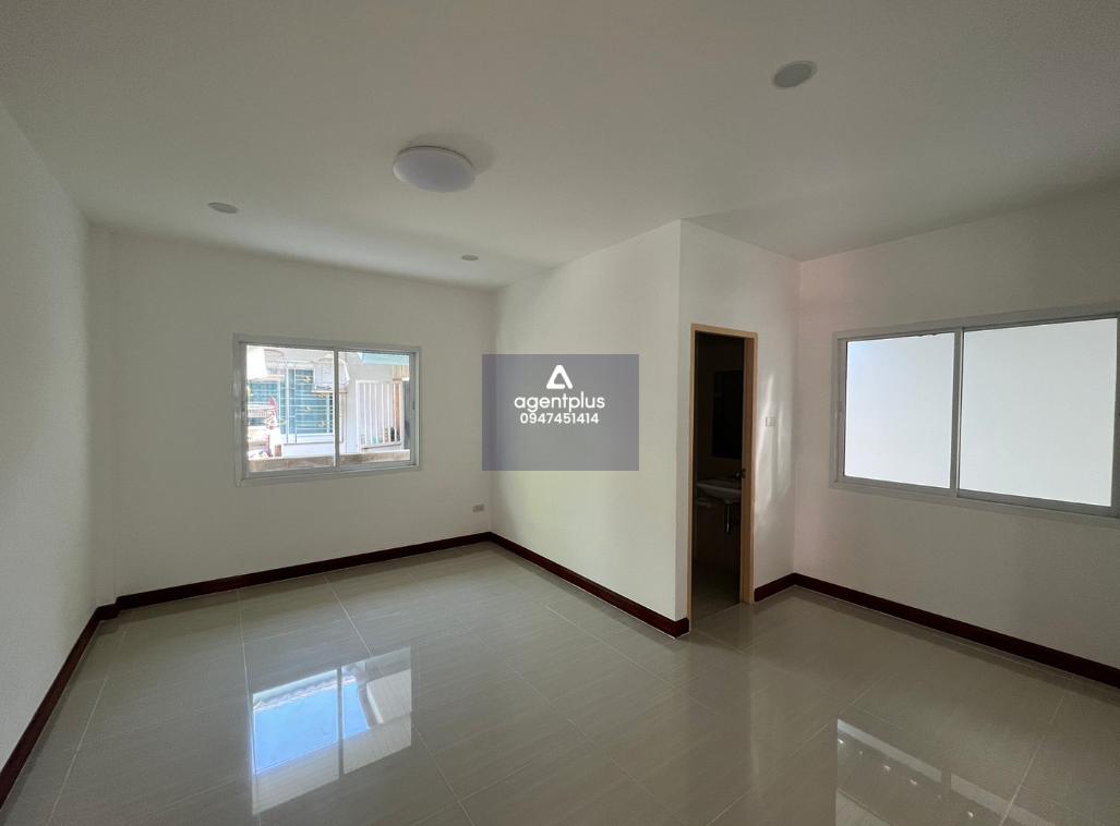 บ้านเดี่ยวชั้นเดียว โชติกา โมเดิร์นนิตี้ ทำเลดี เดินทางสะดวก สามารถเข้าออกได้หลายเส้นทาง อาทิ ถนนบ้านเก่า ถนนทางหลวงจังหวัดหมายเลข 3127 และถนนศุขประยูร ใกล้แหล่งชุมชน