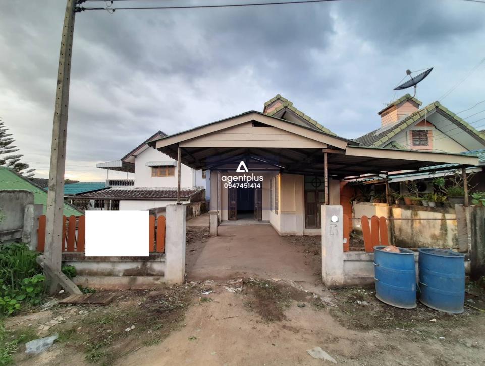 ทาวน์เฮ้าส์ชั้นเดียว อยู่ในแหล่งชุมชน มีถนนตัดผ่าน การคมนาคมสะดวก มีสถานที่ใกล้เคียง โครงการหมู่บ้านเพิ่มทรัพย์ ระยอง