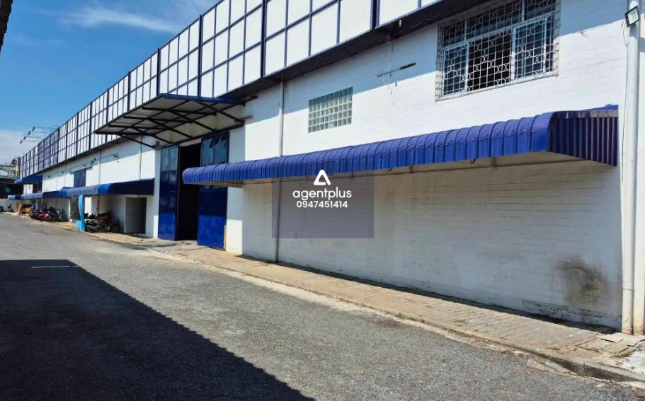 *ให้เช่าโกดัง2 ชั้น สภาพดี เเข็งเเรง ทำเลดี ใกล้ทางด่วนบางนา