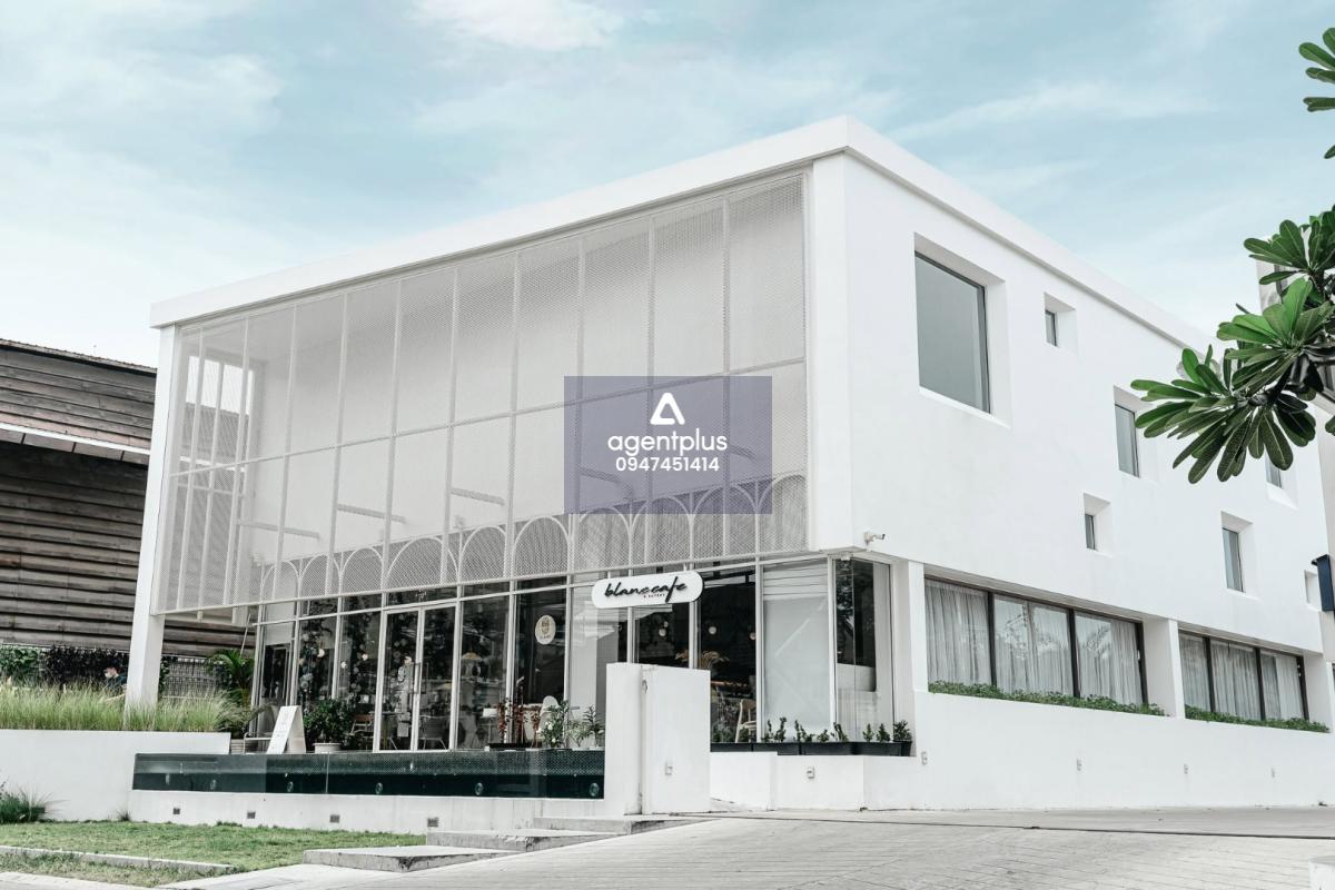 อาคารสำนักงานขนาดใหญ่ พร้อมเฟอร์นิเจอร์และระบบครบ ศรีนครินทร์