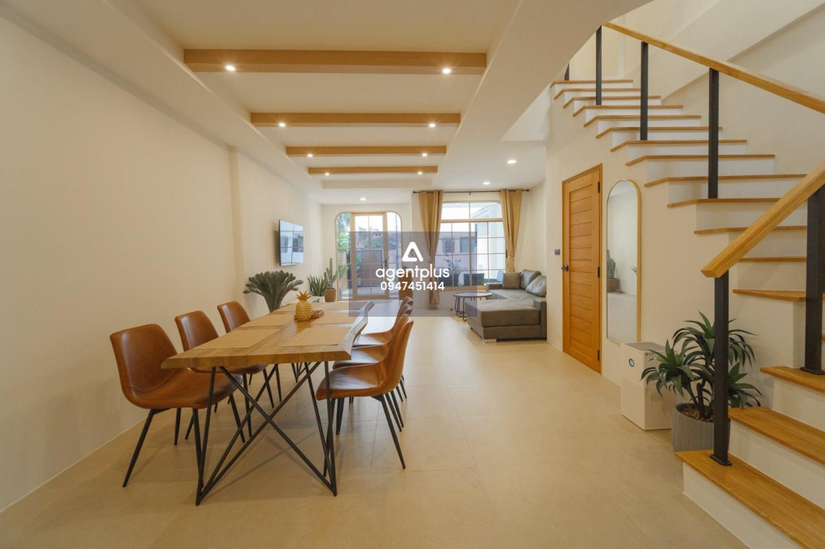 ให้เช่าบ้านริมหาด บ้านใหม่ ใกล้ทะเลเพียง 200 ม. วิวเกาะล้าน + Rooftop ส่วนตัว