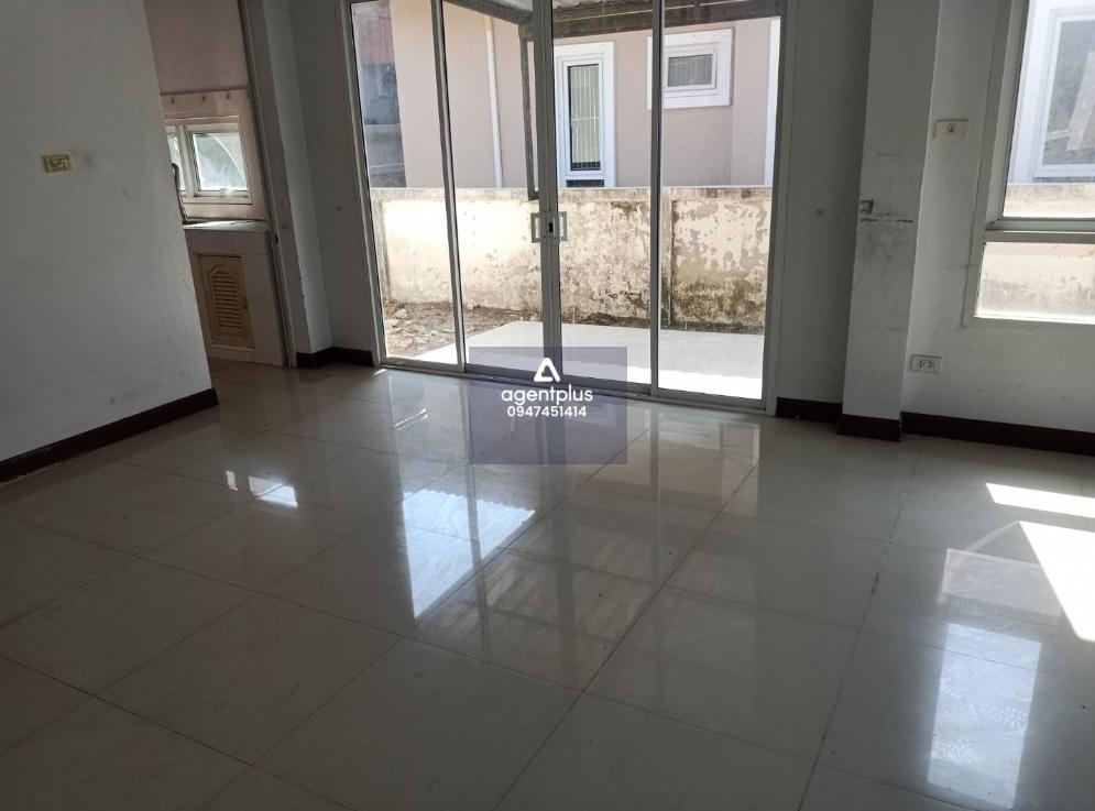 บ้านเดี่ยวชั้นเดียว โครงการเติมทรัพย์ ลิฟวิ่งโฮม ซอย 4 โครงสร้างอาคารคอนกรีตเสริมเหล็ก การคมนาคมเข้าออกสะดวก ตั้งอยู่ในแหล่มชุมชน ห่างจากถนนหมายเลข 363 ประมาณ 300 เมตร