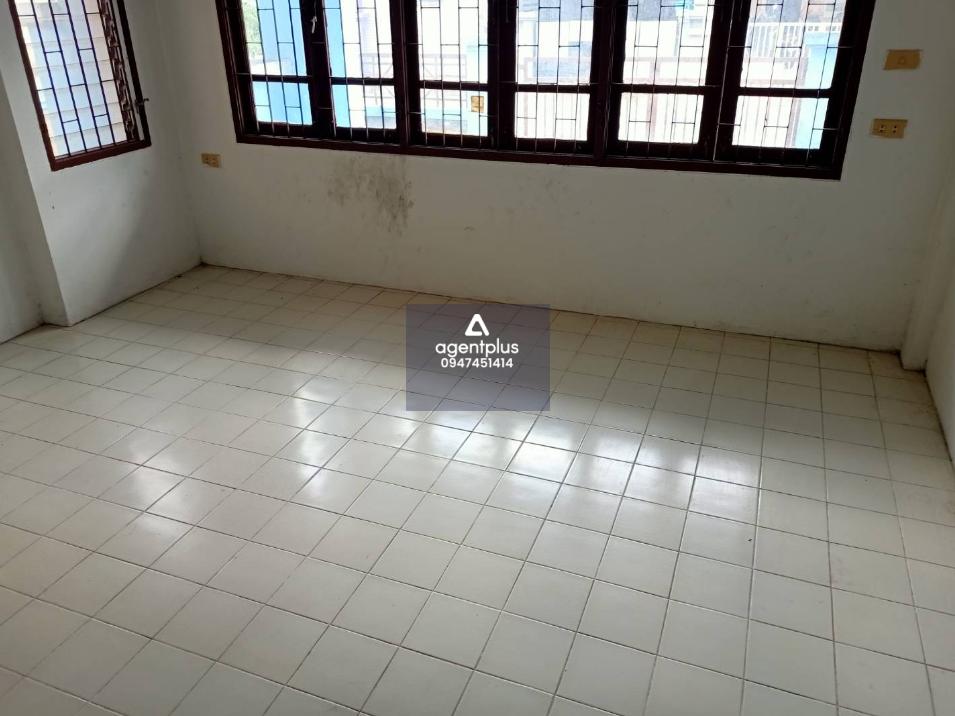 บ้านแฝด 2 ชั้น โครงการระยองซิตี้ ปาร์ค ทำเลดี ติดถนนทล.36 เดินทางเข้า-ออกสะดวก อยู่ในย่านชุมชน