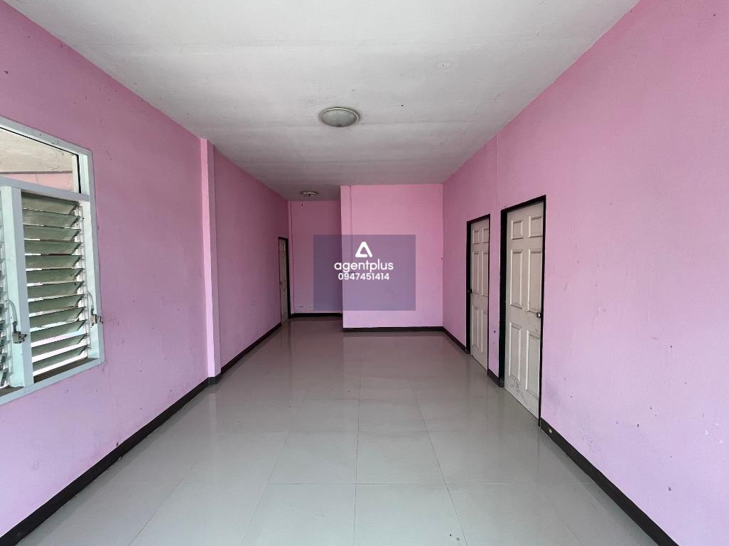 บ้านเดี่ยวชั้นเดียว เทพประทานพร 3 ศรีราชา ทำเลดีใกล้ถนนสายฉะเชิงเทรา-สัตหีบ(ทล.331) แยกเข้าถนนโป่งเสก็ด-ห้วยปราบ ประมาณ 900 เมตร