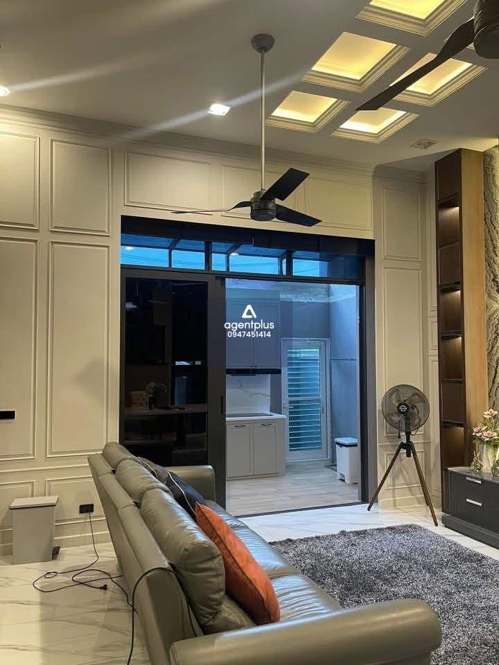 ให้เช่าทาวน์โฮมหรู 3.5 ชั้น 3 ห้องนอน โซนจตุจักร–รัชดา บ้านใหม่ พร้อมเข้าอยู่