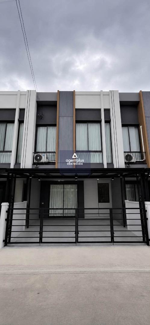  ให้เช่าทาวน์โฮม 4 ห้องนอน ย่านบางนา พร้อมเข้าอยู่ 