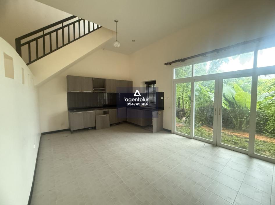 ทาวน์เฮ้าส์ 3 ชั้น ทำเลดี โครงการรแบบร่มรื่น มีบรรยากาศเงียบสงบใกล้ธรรมชาติและทะเลสาบส่วนตัว ติดถนนเจ้าฟ้าตะวันตก