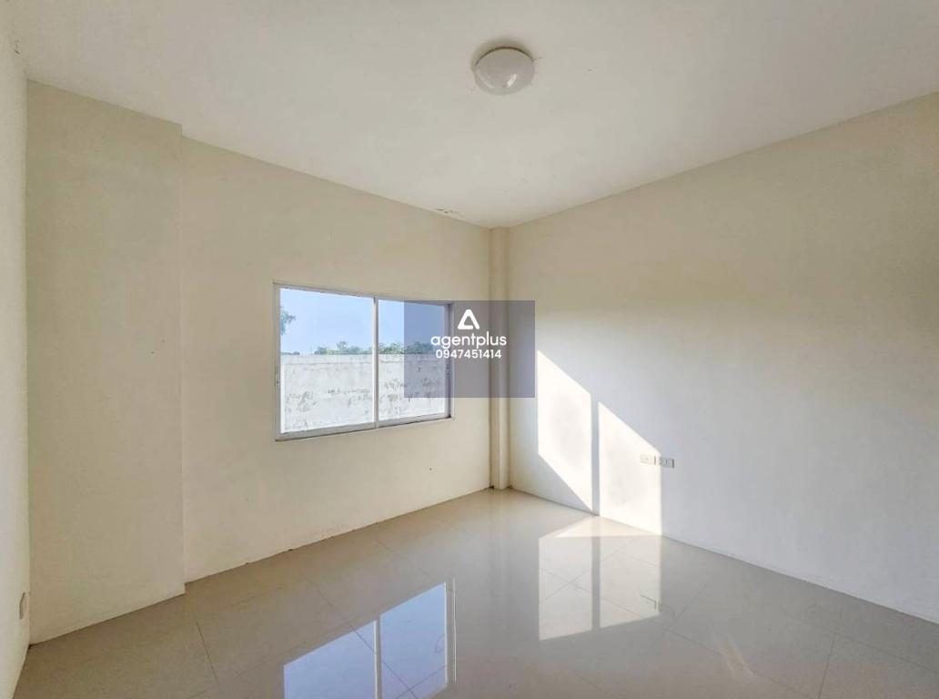 บ้านเดี่ยวชั้นเดียว ติดถนนเส้นหลัก บ้านเก่า-พนัสนิคม สิรัชชา พาร์ค ทำเลดีในแหล่งชุมชน สาธารณูปโภคพร้อม เดินทางเข้า-ออกสะดวก