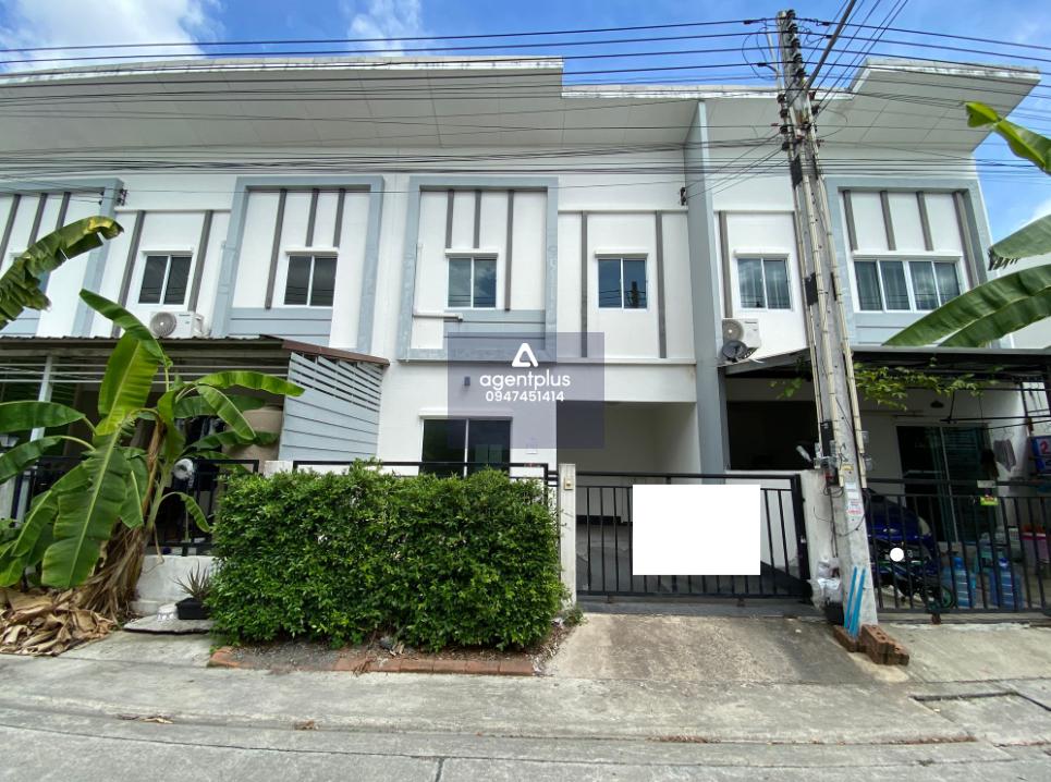 ทาวน์เฮ้าส์ 2 ชั้น โครงการแลนซีโอ คริป ระยอง-แยกเนินสำลี ทำเลดีโครงการใกล้ถนนสุขุมวิท เพียง 300 เมตร เดินทางเข้า-ออกสะดวก