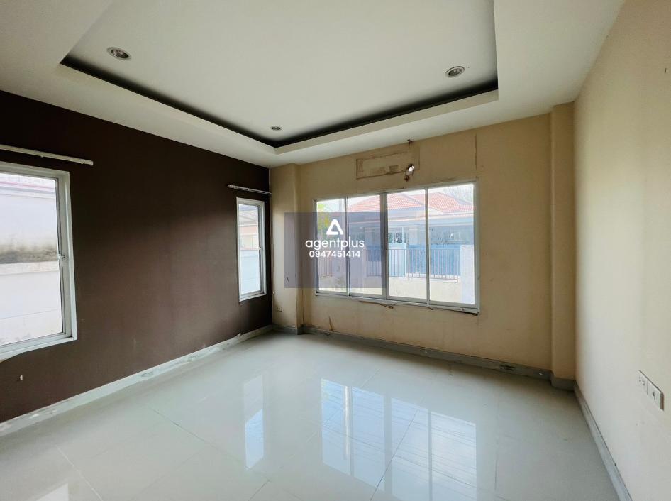 บ้านเดี่ยวชั้นเดียว เบญจวรรณ ชลบุรี ทำเลดี ติดถนนสายบางละมุง-ระยอง การเดินทางสะดวก อยู่ในย่านชุมชน