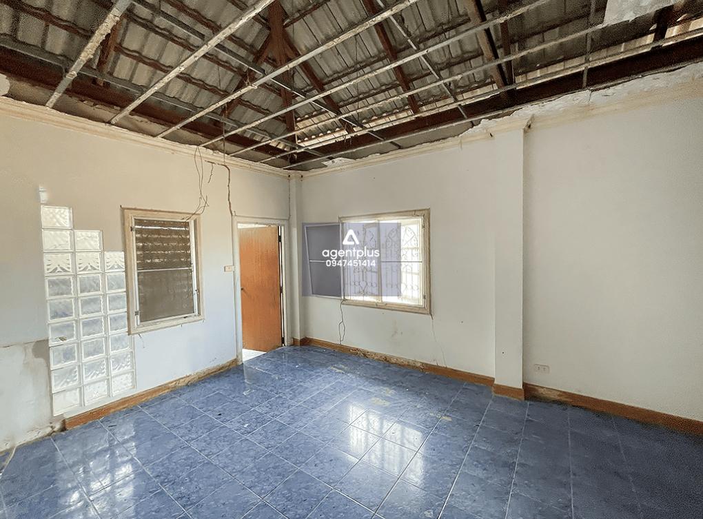 บ้านเดี่ยวชั้นเดียว บ้านโชคชัย 1 บริเวณโดยรอบทรัพย์เป็นแหล่งชุมชน การคมนาคมสะดวก สาธารณูปโภคพร้อม