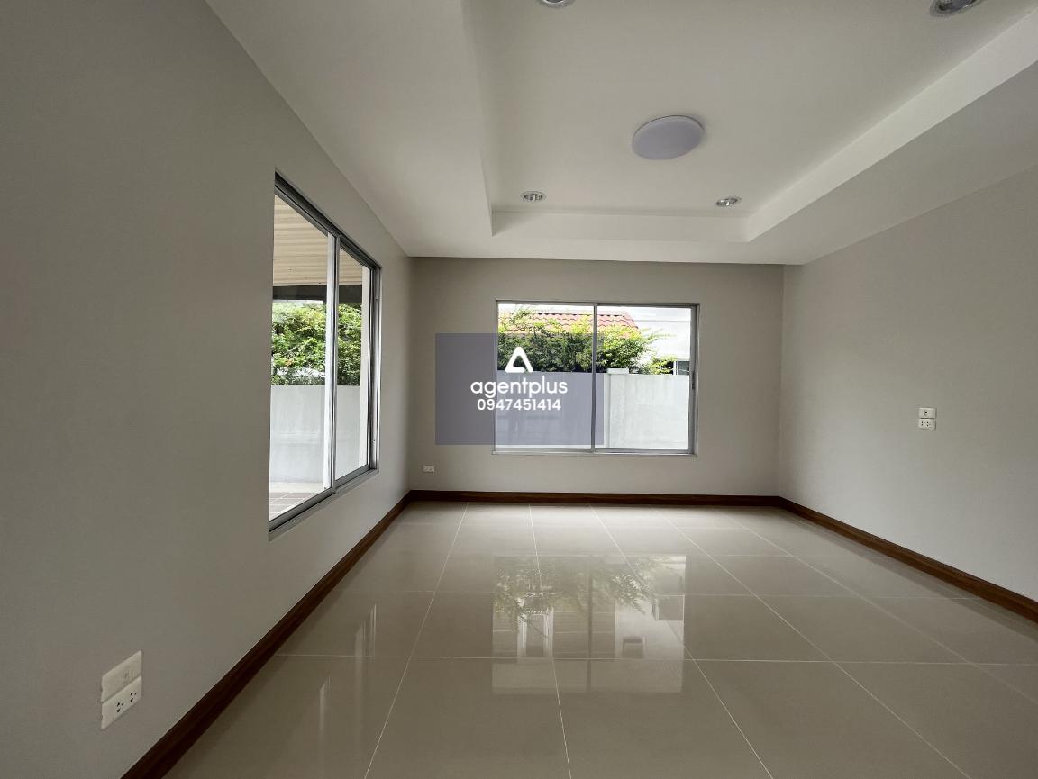 ขายบ้านเดี่ยว 2 ชั้น กลางสวนโรงโป๊ะ ชลบุรี ปรับปรุงใหม่ บ้านเดี่ยว 2 ชั้น ห่างจากถนนสายโรงโป๊ะ-เขาไม้แก้ว ประมาณ 2 กม. ทำเลดีอยู่บริเวณแหล่งชุมชน