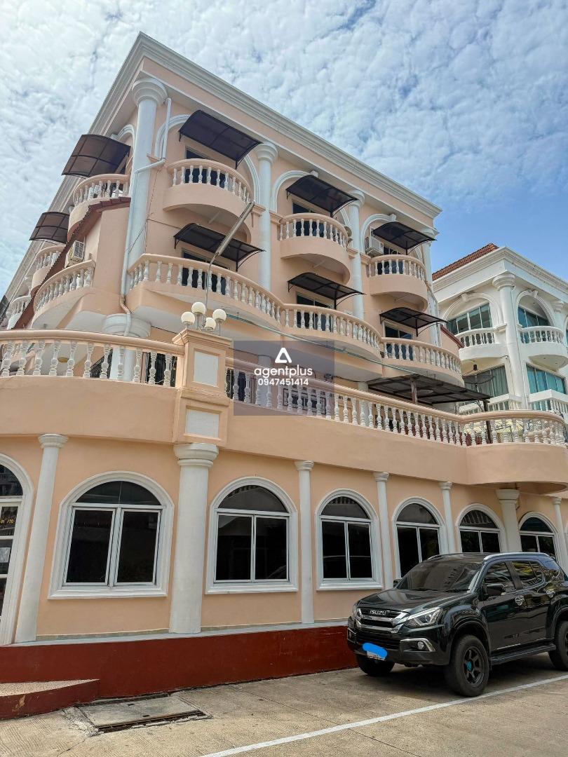 ขายอาคารพาณิชย์ 4 ชั้น (2 คูหาติดกัน) สุดยอดทำเล! ใกล้หาดดงตาลเพียง 100 เมตร ชลบุรี