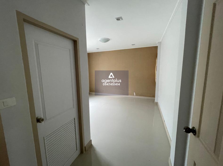 บ้านแฝด ติดถนนสัตหีบ-ฉะเชิงเทรา(ทล.331) แยกเข้าอุสาหกรรมอีสเทิร์นซีบอร์ด ณฐาวดี โบวิน่า ชลบุรี ทำเลดี เดินทางสะดวก บริเวณโดยรอบเป็นแหล่งชุมชน