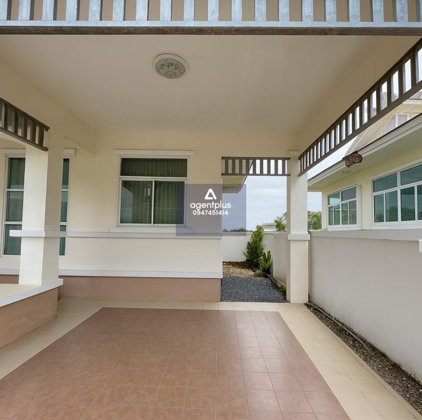 บ้านเดี่ยวชั้นเดียว ติดถนนทางคู่ขนานมอเตอร์เวย์ ชลบุรี-พัทยา(ทล.7) เดอะ ริช เพอร์เฟค เดินทางสะดวก บริเวณโดยรอบเป็นแหล่งชุมชน