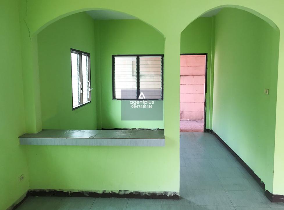 บ้านเดี่ยวชั้นเดียว สมาร์ทแลนด์ วิลเลจ จากทางหลวงสาย 331 ช่วงสัตหีบ-บ่อวิน บริเวณแยกปากร่วม แยกเข้าถนนอ่าวอุดม-ปากร่วม (ชบ.1032) ประมาณ 1.15 กม. ถึงหน้าโครงการ ทำเลดี แวดล้อมด้วยแหล่งชุมชน การคมนาคมสะดวก สาธารณูปโภคพร้อม