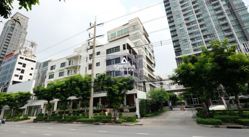 พื้นที่เช่าร้านค้า สปา คลินิค สำนักงาน ติดถนนใหญ่นราธิวาส สาทร 130 ตร.ม. อาคารโมบิคอม 4