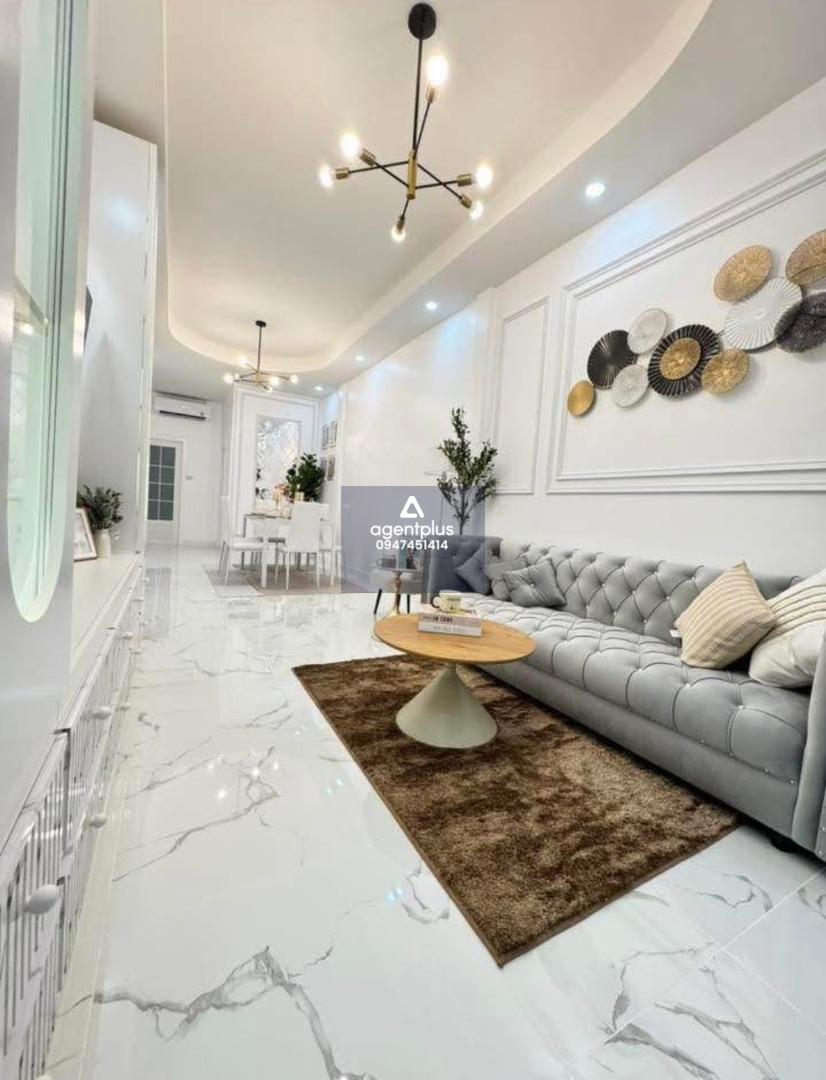 ขายบ้านทาวน์เฮาส์ 1ชั้น 2ห้องนอน ในหมู่บ้านย่านเนินพลับหวาน พัทยา