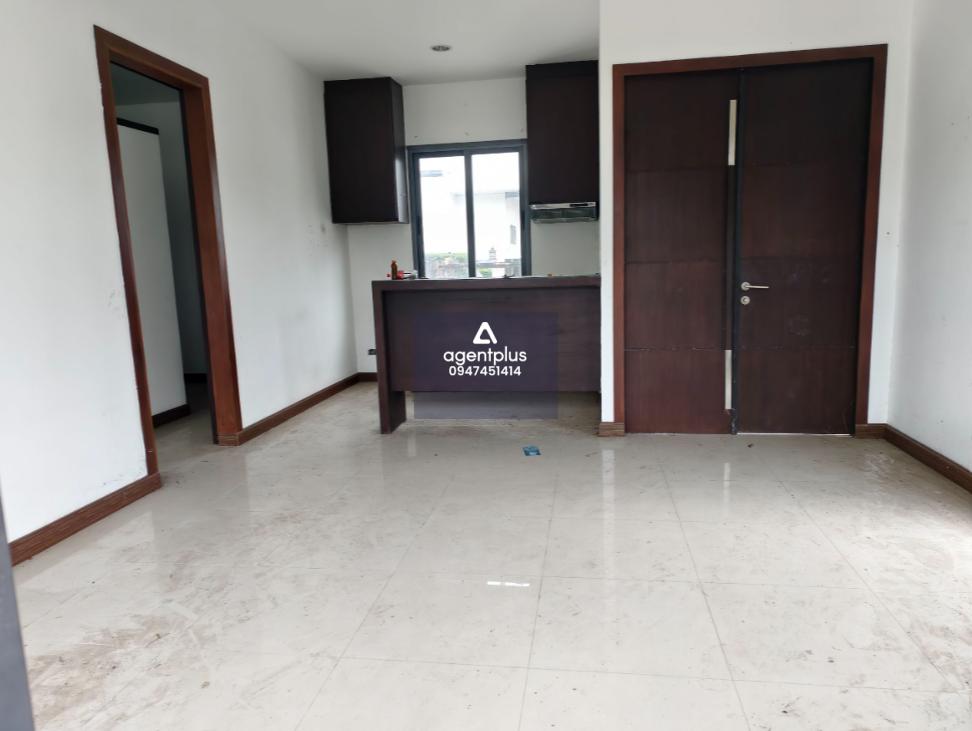 อาคารวิลล่า โครงการซีสโตน พูลวิลล่า ทำเลดี มีระบบการรักษาความปลอดภัยภายในโครงการ การเดินทางคมนาคมสะดวก สาธารณูปโภคครบ