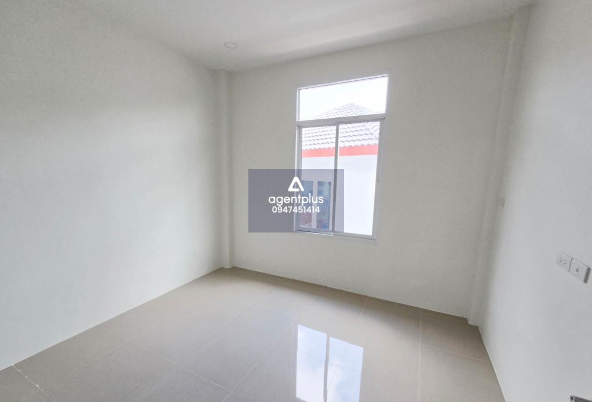 บ้านเดี่ยวชั้นเดียว โครงการศรีอุไรการเคหะ เมืองสุราษฎร์ธานี ปรับปรุงใหม่ การคมนาคมสะดวกสบาย สภาพแวดล้อมโดยรอบเป็นแหล่งชุมชน