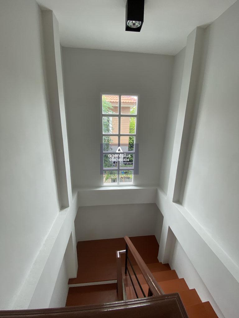 บ้านเดี่ยว โครงการบ้านสุขุมวิท 1 บางปะกง บ้านเดี่ยว 2 ชั้น ทำเลดี ติดถนนในโครงการ อยู่ใกล้กรุงเทพฯ การเดินทางเข้า-ออกสะดวก